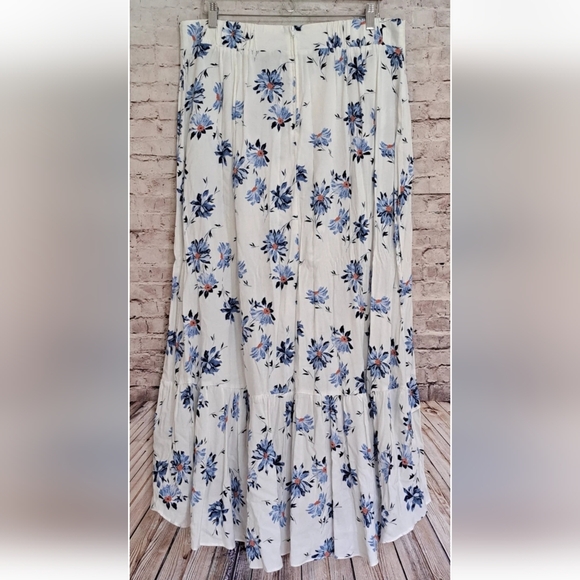 Torrid Challis Floral Maxi Skirt Size 1 - Picture 3 of 9